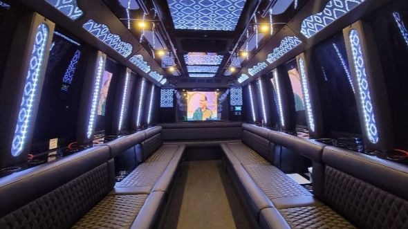 colton 20 passenger party bus